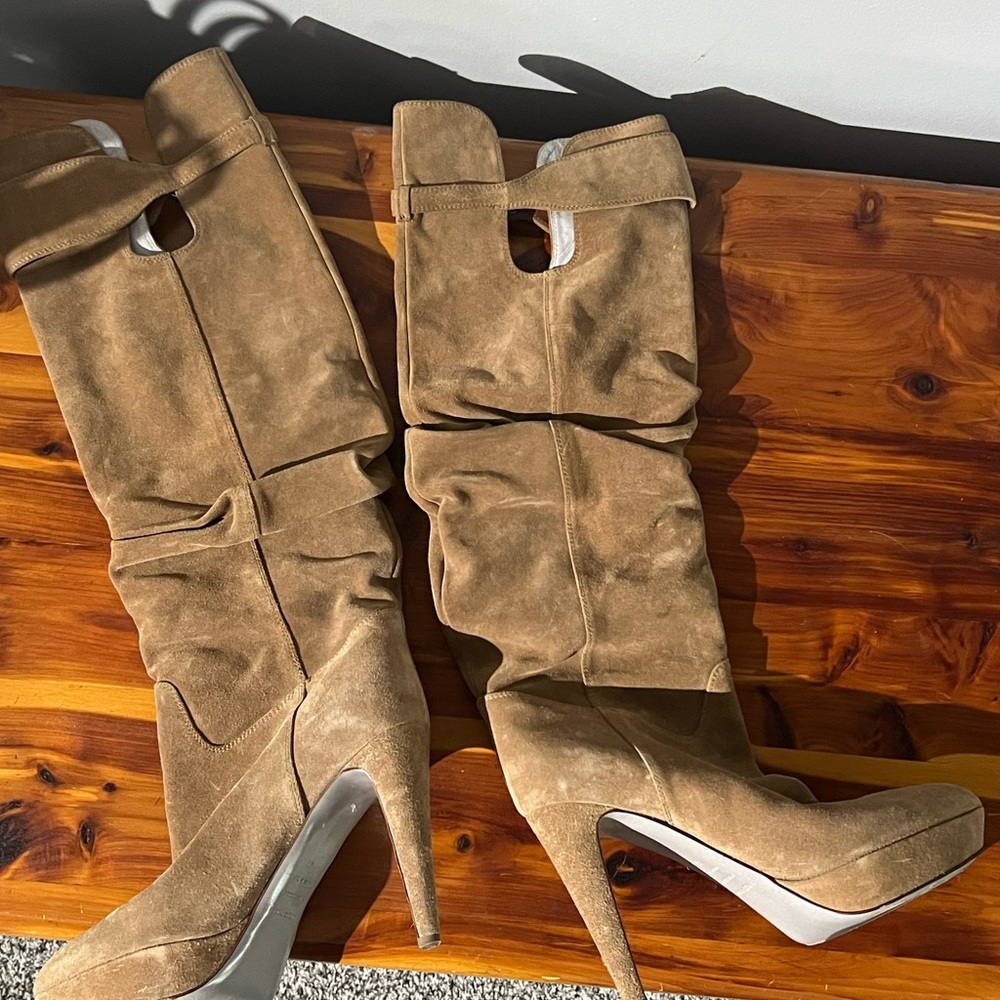 Sergio Rossi Tan Suede Slouch Knee Boots with Buckle - Picture 15 of 15
